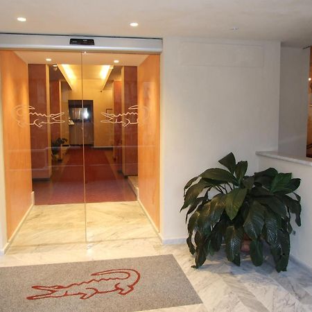 Coccodrillo Hotel & Apartments วาราซเซ ภายนอก รูปภาพ